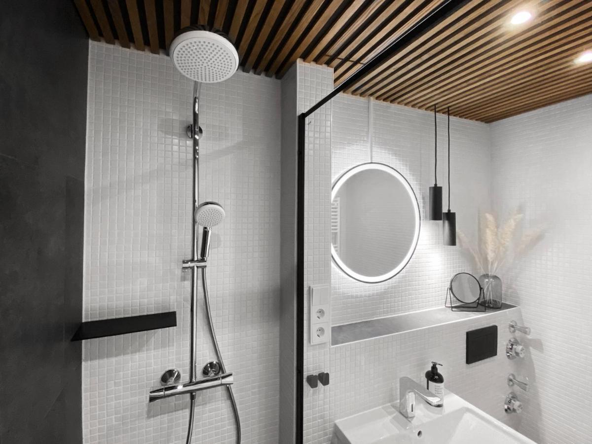 Seaside Rooms - Zentrales Design-Apartment Mit Balkon & Parkplatz - 2 Minuten Zum Strand Timmendorfer Strand Exterior foto